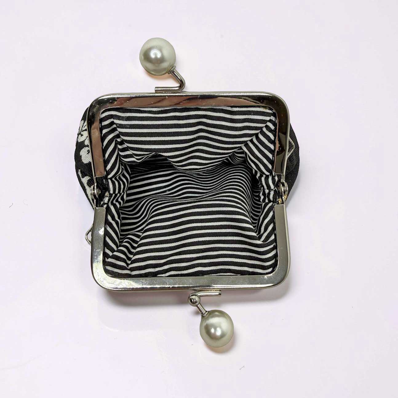 Clipbörse schwarze Blüten – Bild 3